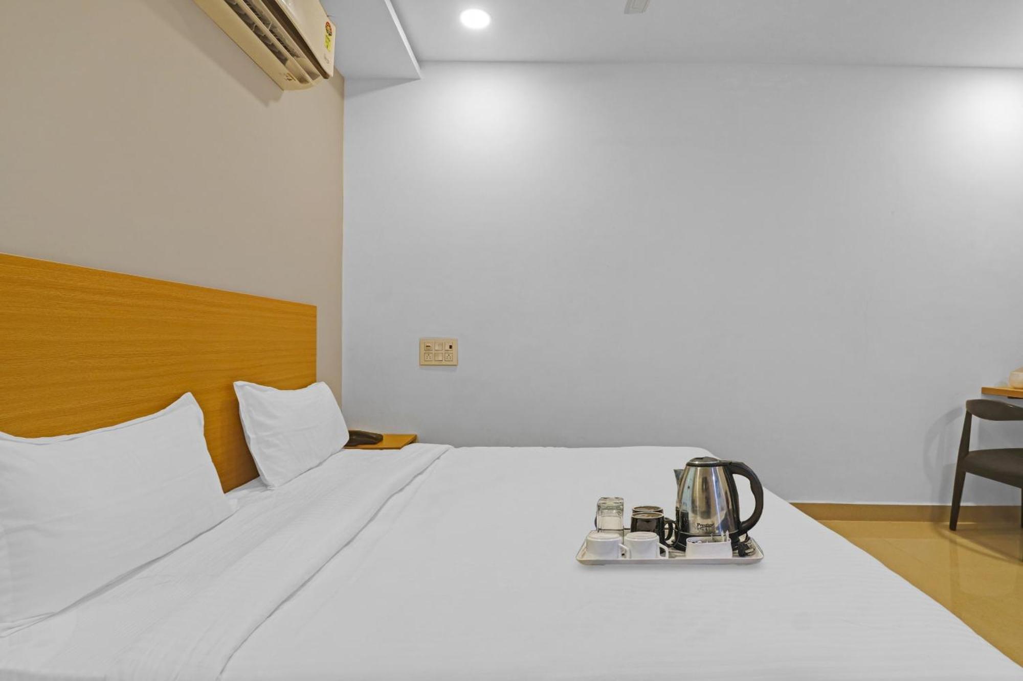 Townhouse Che Sigma Hotel Hyderabad Exterior photo