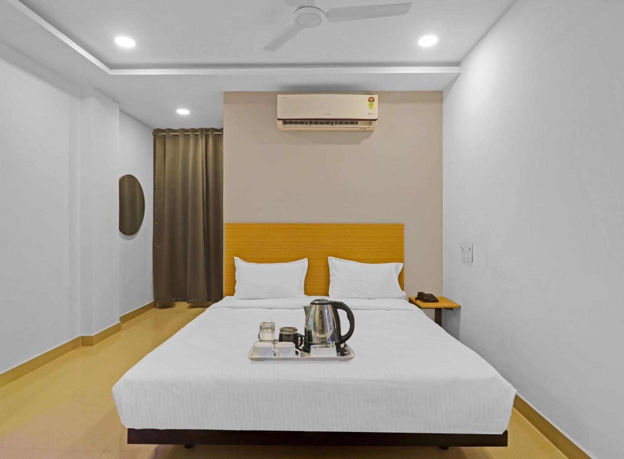 Townhouse Che Sigma Hotel Hyderabad Exterior photo
